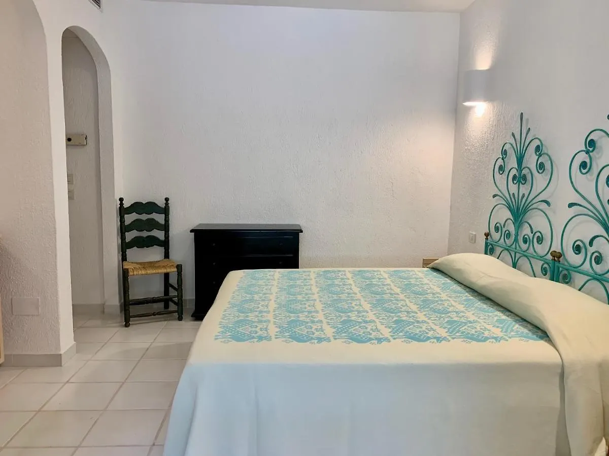 Hotel Punta Est Baja Sardinia 4*,