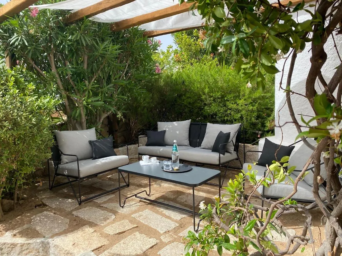 Hotel Punta Est Baja Sardinia Italia