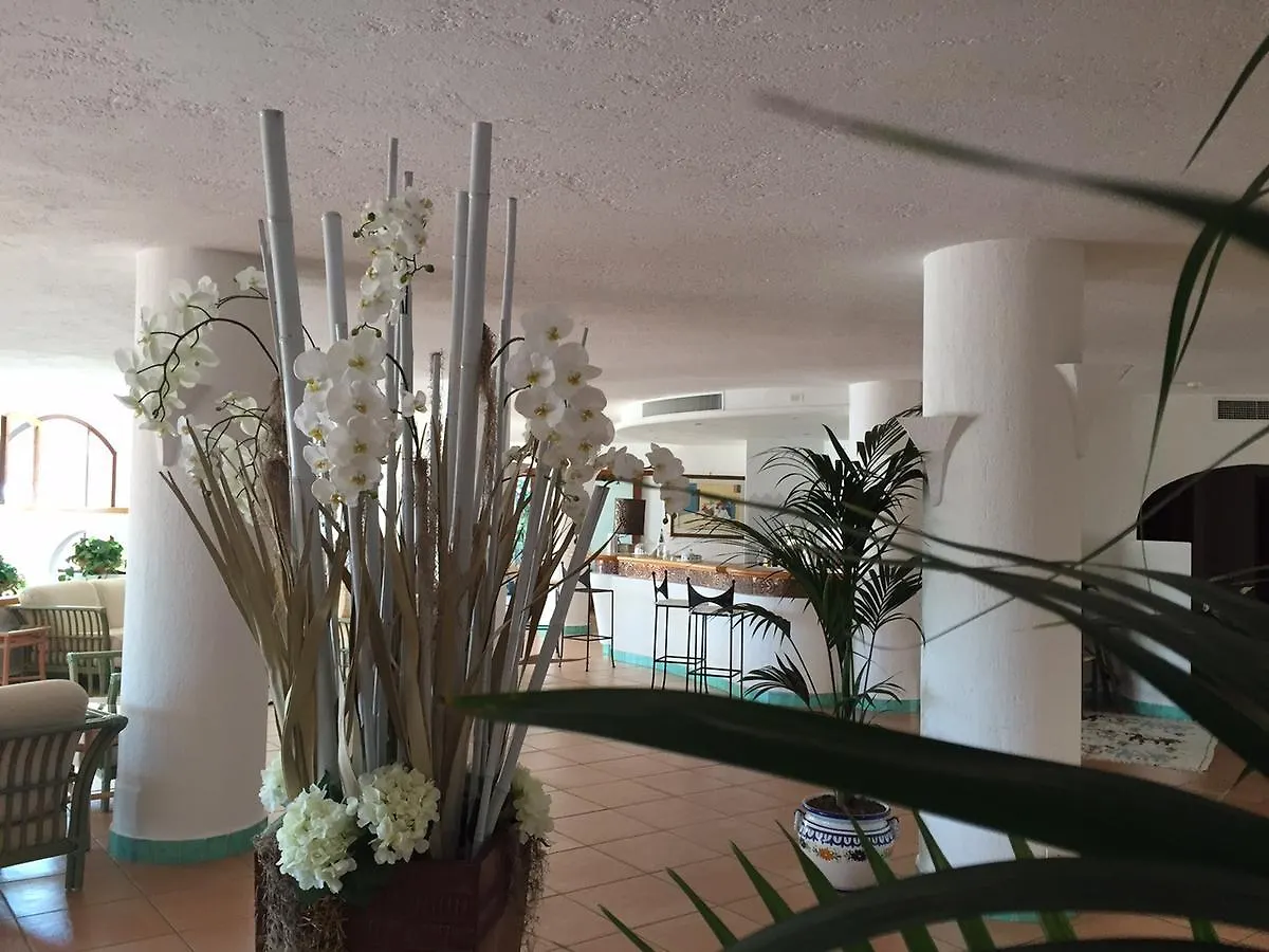 Hotel Punta Est Baja Sardinia 4*,  Italia