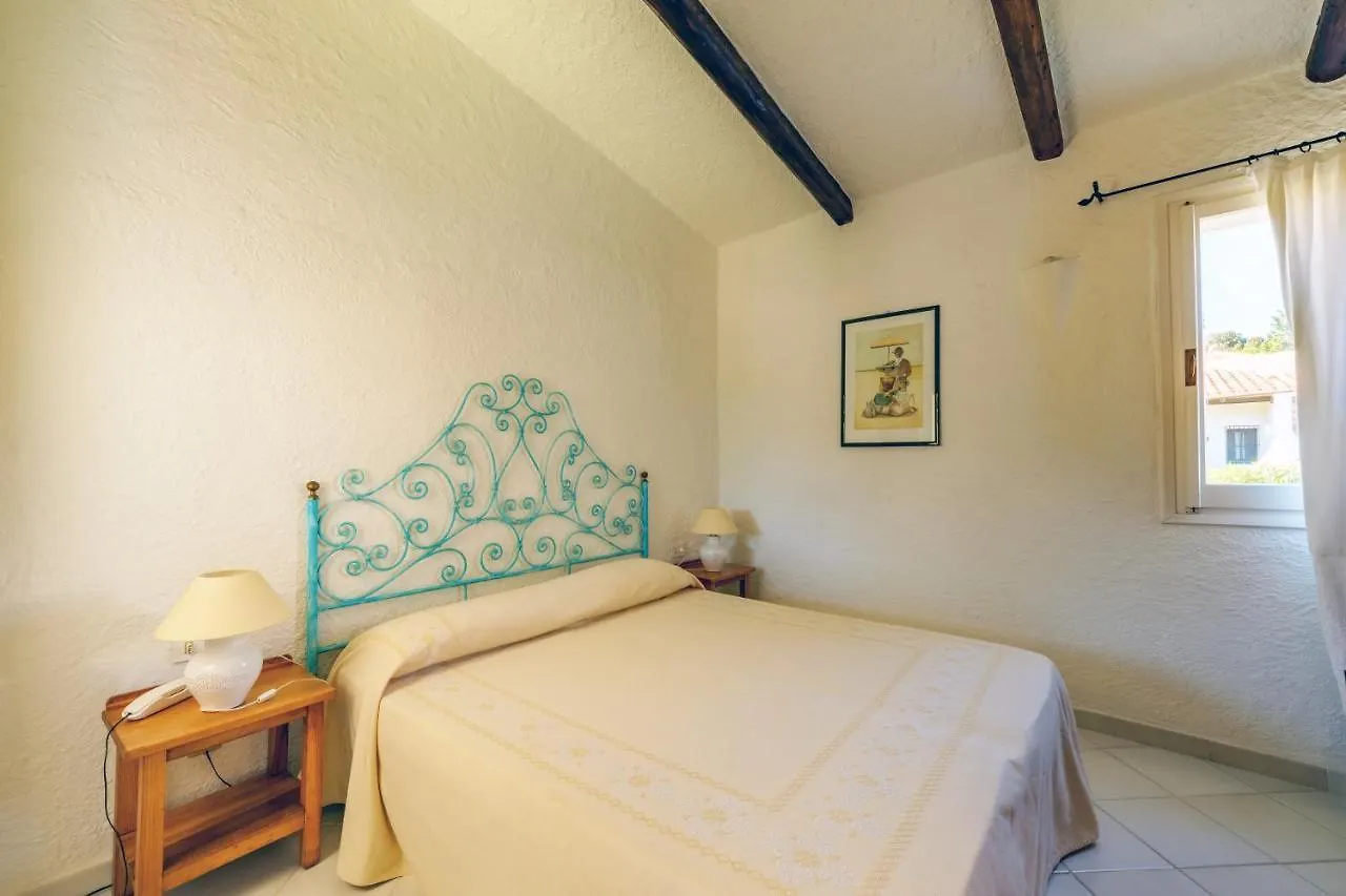 Hotel Punta Est Baja Sardinia 4*,  Italie