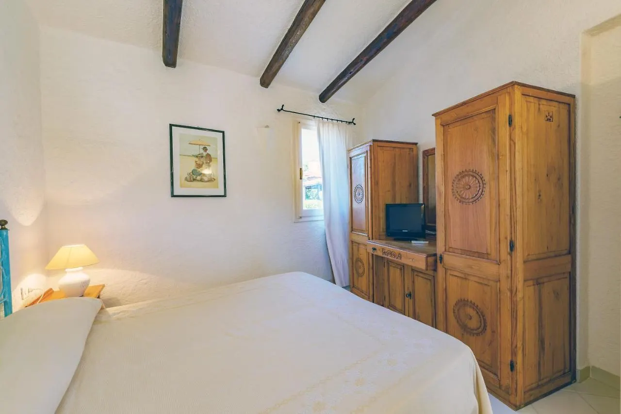Hotel Punta Est Baja Sardinia Italie