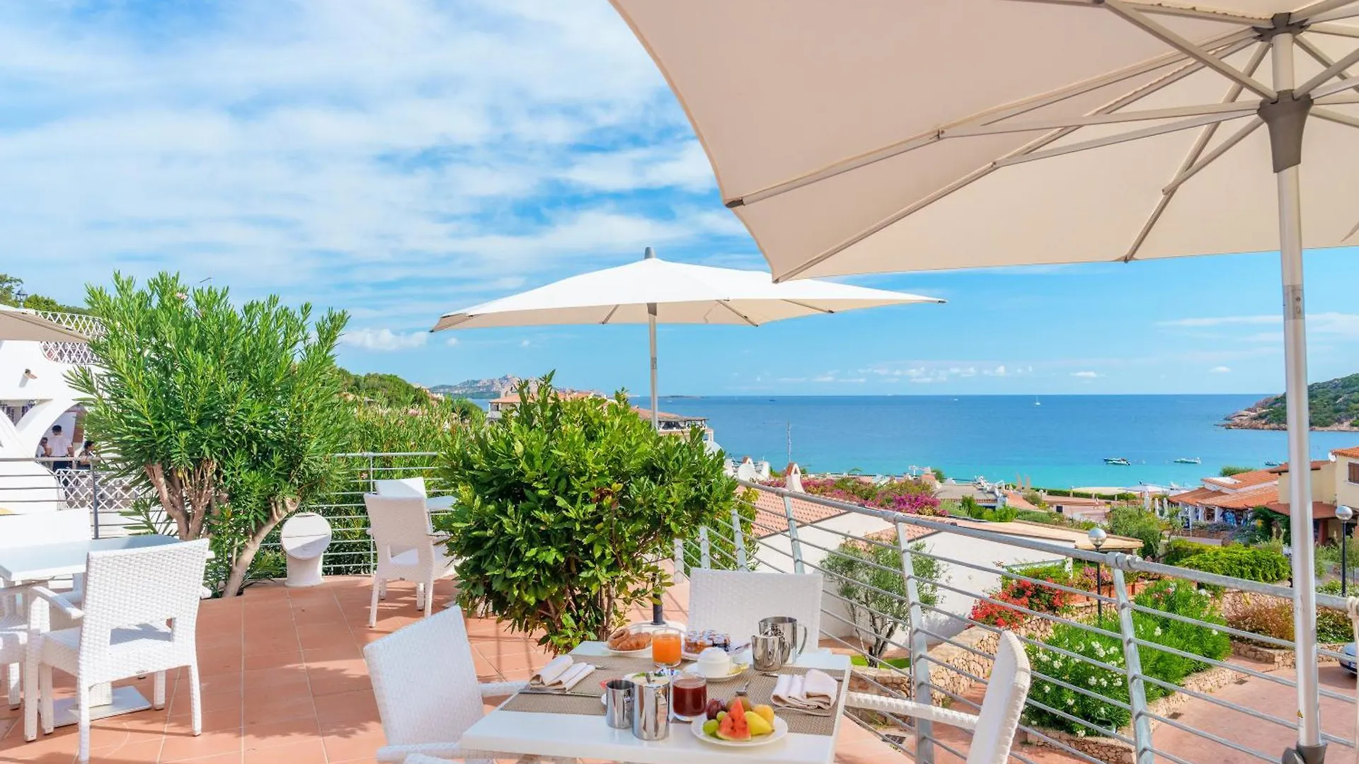 Hotel Punta Est Baja Sardinia Italie