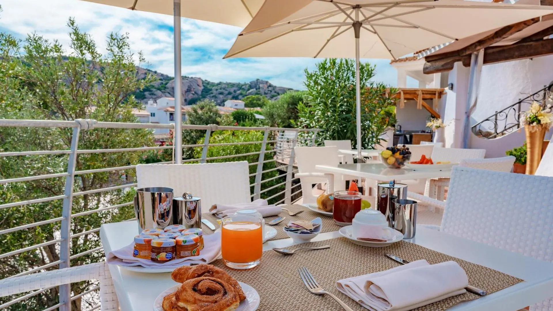 Hotel Punta Est Baja Sardinia 4*,  Italie