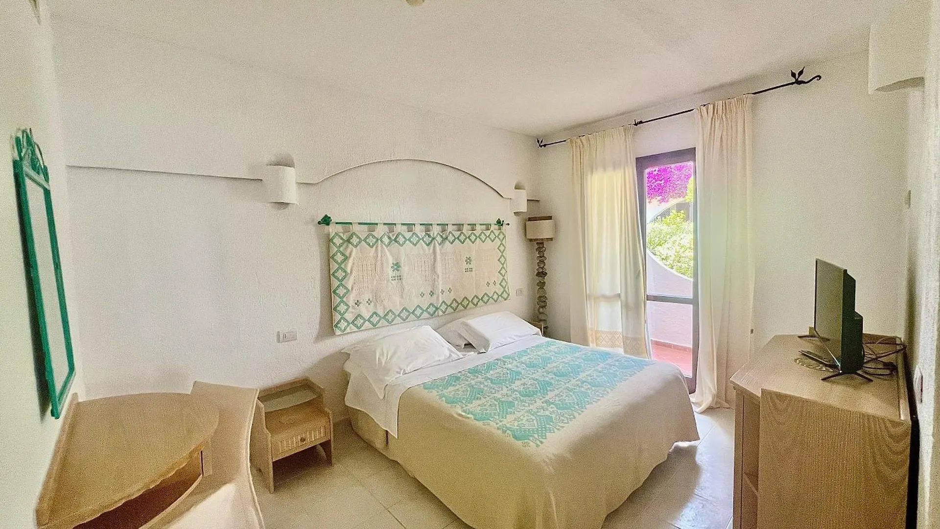 Hotel Punta Est Baja Sardinia 4*,  Italie