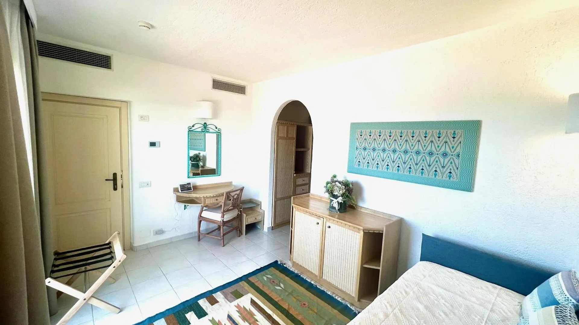 Hotel Punta Est Baja Sardinia