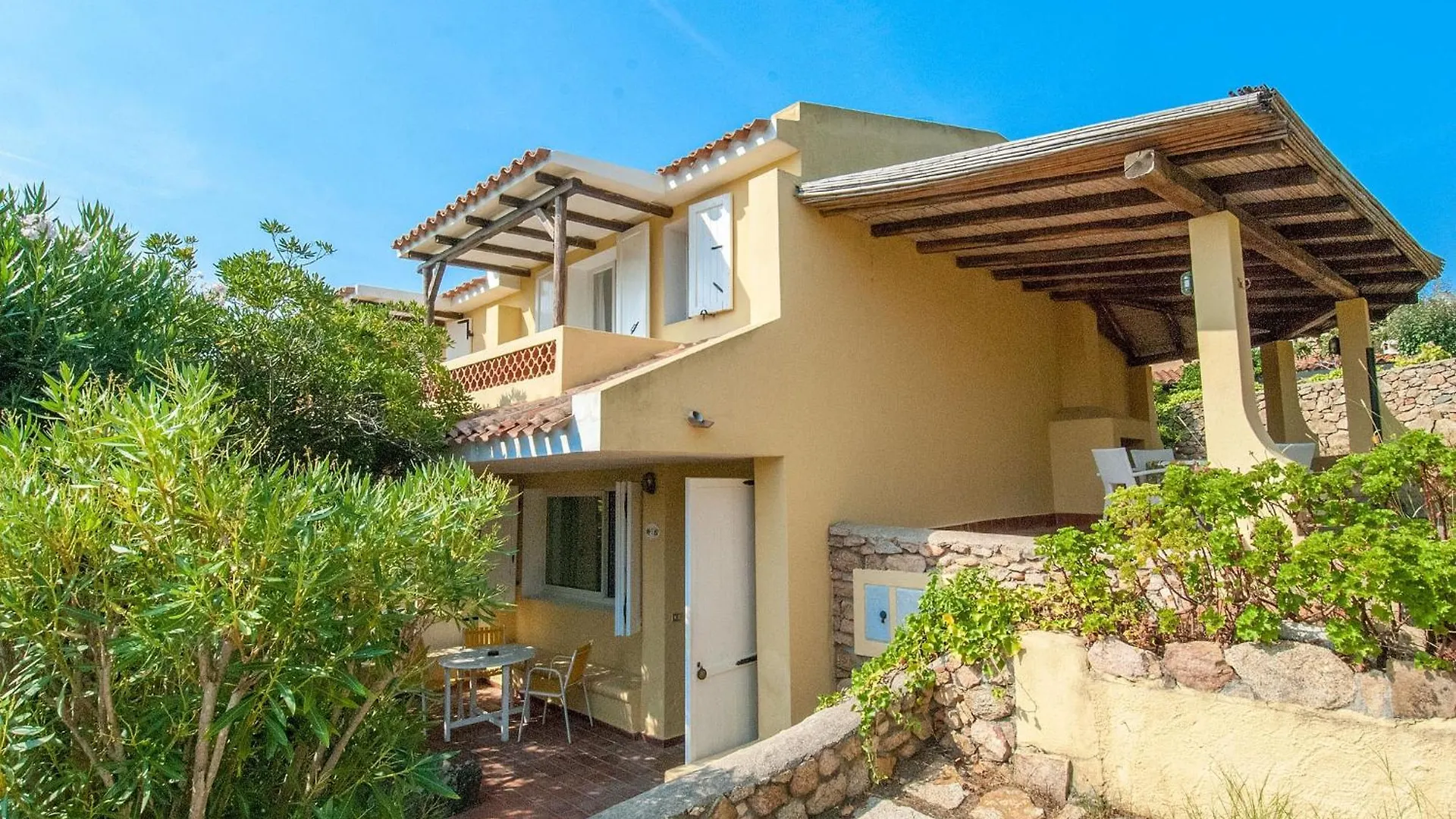Hotel Punta Est Baja Sardinia 4*,  Italie